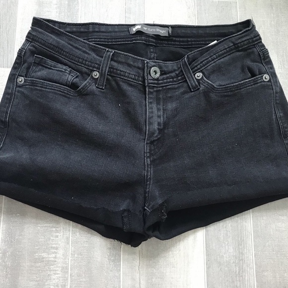 Levi's Pants - Black Levi shorts! Levi's Pants - Black Levi shorts!